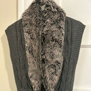 Faux Fur trim Sweater Vest